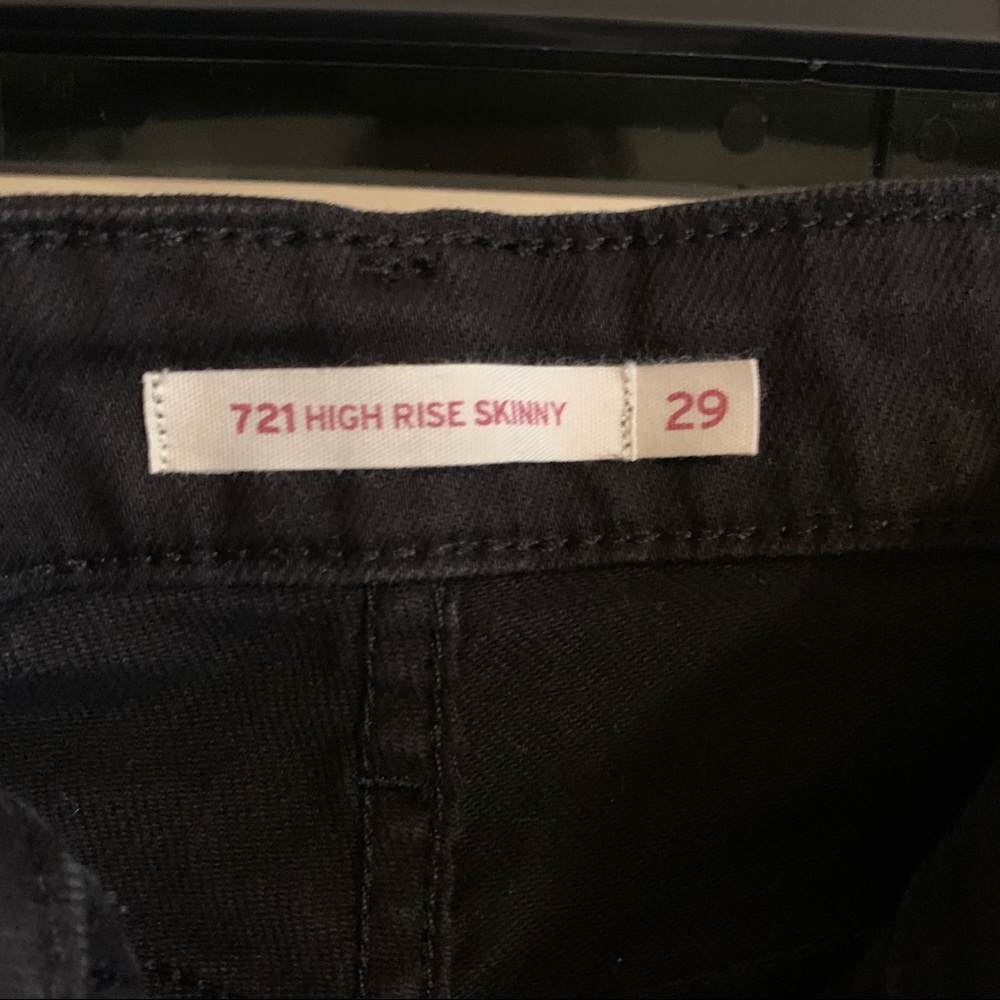 Levi’s Black Knee Ripped Skinny Jeans
